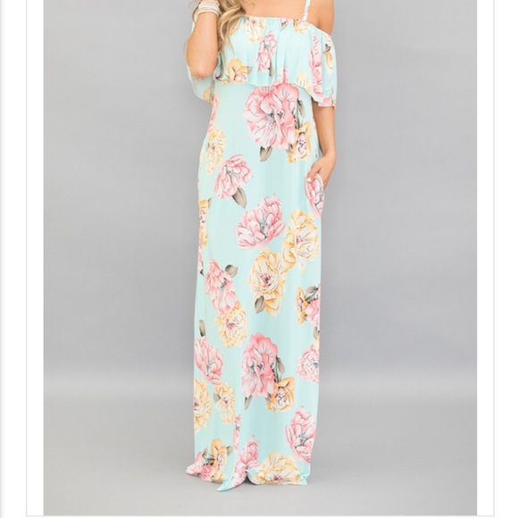 Dresses & Skirts - Floral Maxi Dress